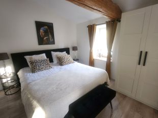 Slaapkamer met veel kastruimte