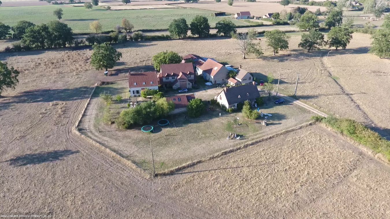 Overzichtsfoto Rustig gelegen, maar vlakbij voorzieningen.