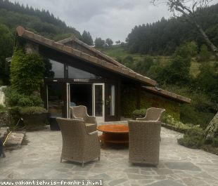 Familiehuis in de natuur met eigen zwembad - geschikt voor groep (max. 14 p.) maar ook lekker rustig met z'n tweeën Familiehuis in de natuur met eigen zwembad - geschikt voor groep (max. 14 p.) maar ook lekker rustig met z'n tweeën