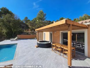 heerlijk vakantiehuis met privé zwembad en jaccuzi in hartje groene Provence