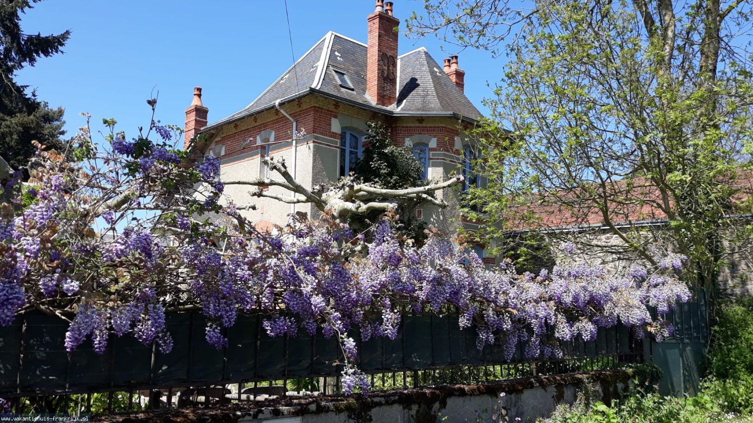 Saint-Priest-la-Marche – Charmante authentieke woning met 3482 m² grond in rustig hameau