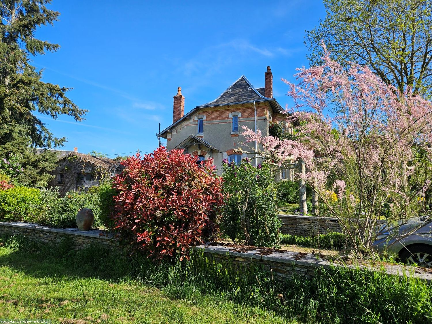 Saint-Priest-la-Marche – Charmante authentieke woning met 3482 m² grond in rustig hameau