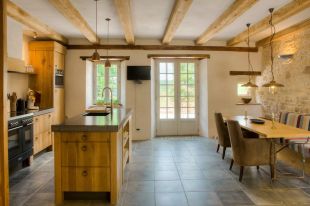 De woonkeuken voorzien van vloerverwarming