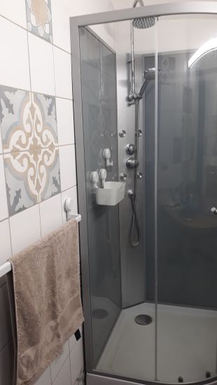 Badkamer met douche