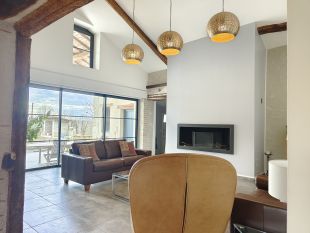 Woonkamer met open haard