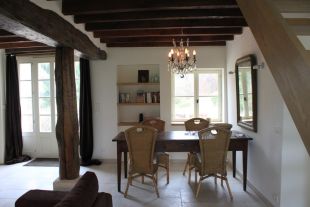 Woonkamer met eettafel