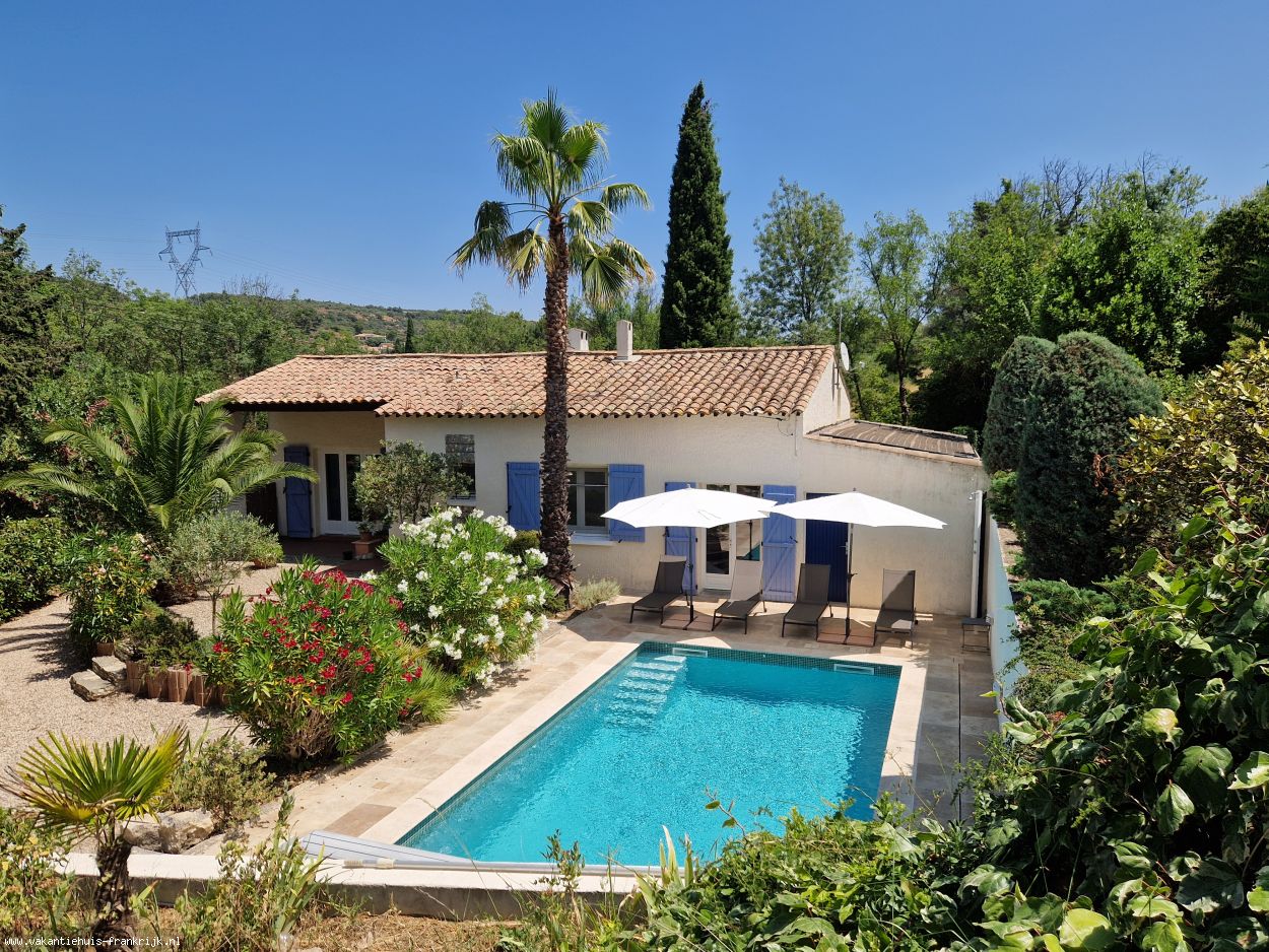 Hoofdfoto Charmante vrijstaande villa met veel privacy op loopafstand van bakker, bar en restaurants.