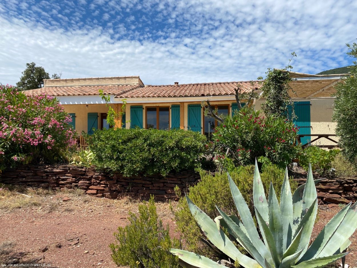 Hoofdfoto Vakantiehuis met zwembad, olijfgaard en panoramisch uitzicht