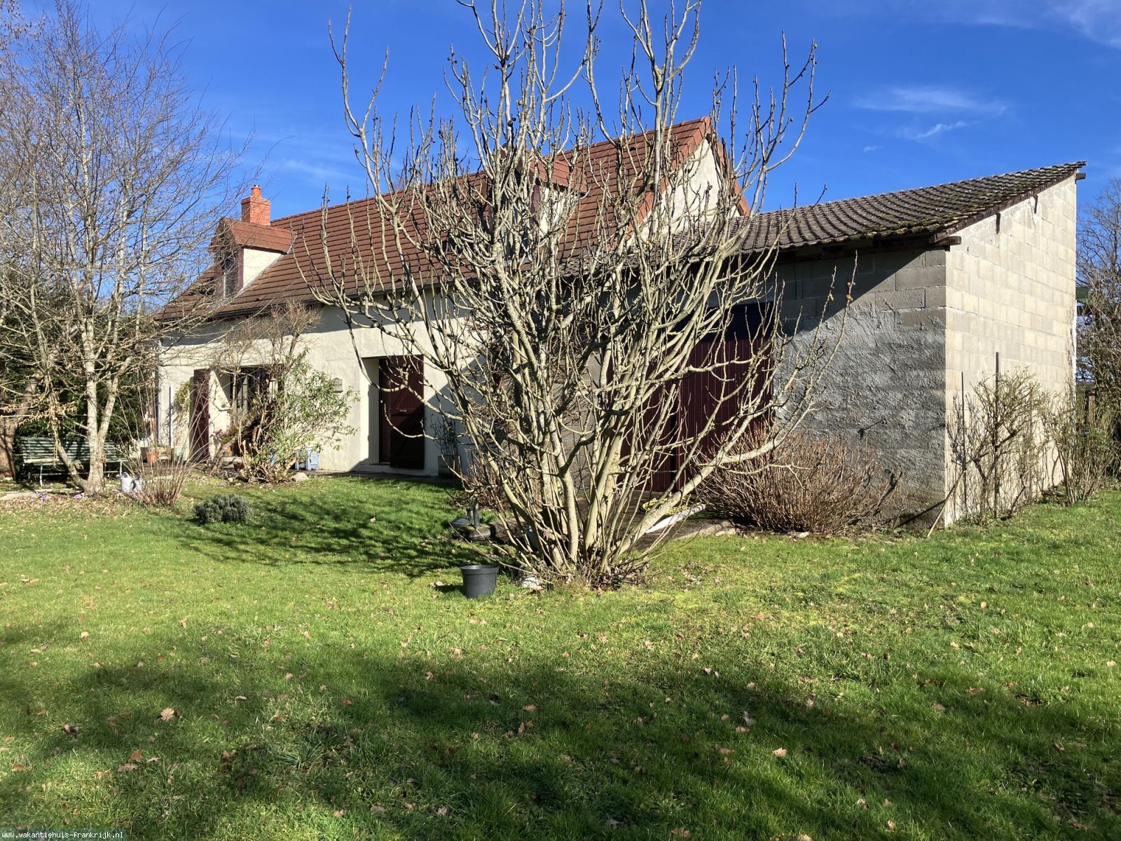 Lurcy-Lévis – Charmante woning met 8268 m² grond ** NIEUW **