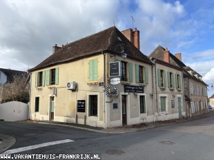 Cérilly – Voormalige auberge met 296 m² woonoppervlak ** NIEUW **