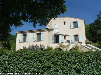 Mooie villa in hart van de Malbec wijstreek en vlakbij prachtig Middeleeuws dorpje