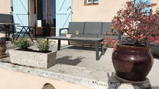 Gezellig voorterras met mooi uitzicht.