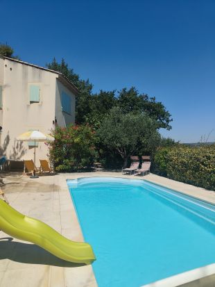 Zwembad met glijbaan