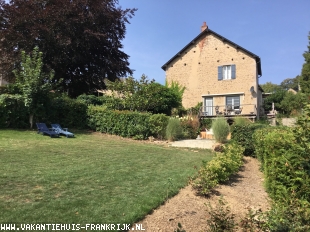Vrijstaand charmant huis in Larochemillay, Morvan