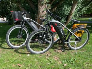 twee elektrische fietsen te huur