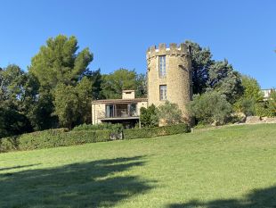 Karaktervolle vrijstaande vakantiehuis of woning in een kasteeldomein in de Provence