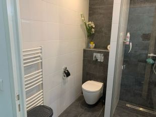 Bien Loti, badkamer ensuite slaapkamer voorzijde