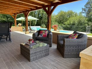 Bien Loti, terras met zicht op het zwembad