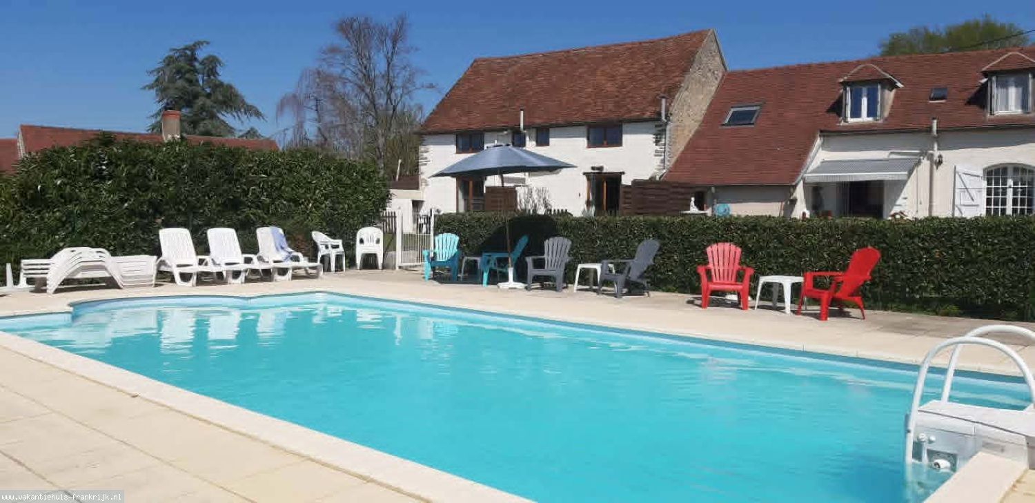 Neure – Charmante longère met 2 gîtes, zwembad en ruim perceel van 6596 m² ** NIEUW **