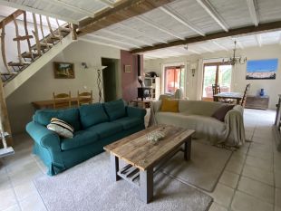 Woonkamer met houtkachel