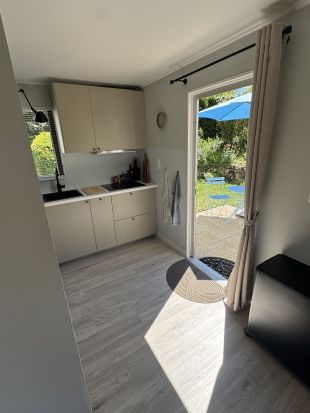 Keuken met deur naar terras