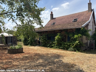 Cerilly - gezellig woonboerderijtje met grote schuur op +/- 1 hectare grond bij het bos. ** NIEUW **
