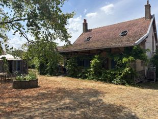 Cerilly - gezellig woonboerderijtje met grote schuur op +/- 1 hectare grond bij het bos. ** NIEUW **