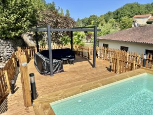 Terras 4: naast het zwembad