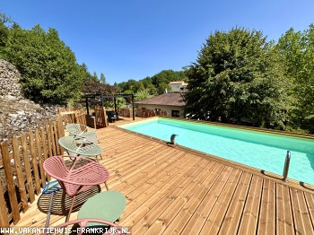 NIEUW! Luxe comfortabel en uniek gelegen vakantiehuis/gite in Brantome met privezwembad