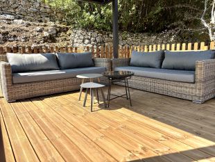 Terras 4: Loungeterras naast het zwembad