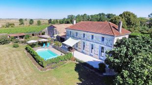 Authentieke Charentaise woning met gïte, zwembad en atelier