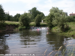 Vakantiehuis aan het water. Mogelijkheid om te zwemmen en te vissen.