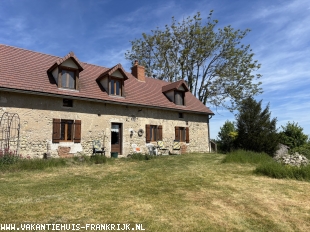 Langy – Authentieke woning met 6.915 m² grond, schuren en prachtig uitzicht ** NIEUW **