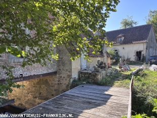 Le Veurdre - Oude watermolen met ruim woonhuis en stukje rivier op een perceel  1.7 hectare** NIEUW **