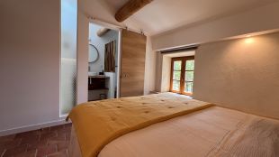 Slaapkamer met eigen badkamer in La Grange