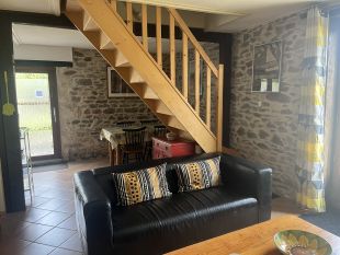 Zithoek met trap naar etage