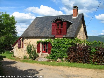 "à la Frontière du Paradis" . . .  aan de grens van het paradijs . . . u loopt vanuit het huis direct de natuur in