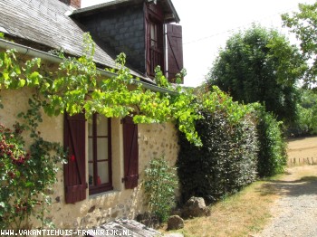 "à la Frontière du Paradis" . . .  aan de grens van het paradijs . . . u loopt vanuit het huis direct de natuur in over eindeloze