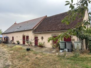 Pouzy-Mésangy – Vrijstaande woning met grote schuur en prachtig uitzicht ** NIEUW **