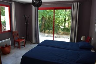 beneden slaapkamer met boxsprings