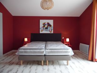 hoofdslaapkamer met dressing en eigen terras