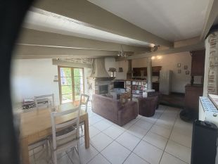huiskamer met open keuken
