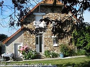 Romantisch vakantiehuis met grote tuin 1400 meter van zee te huur in Basse-Normandie,