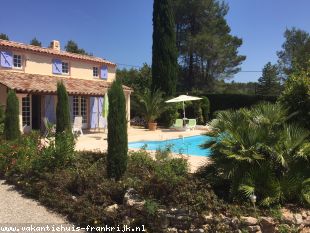 Vakantiehuis Cote d'Azur: PROVENCAALSE VILLA met groot zwembad in een klein quartier  en aan de rand van het dorpje Le Thoronet(VAR).PROVENCE