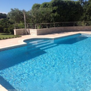 zwembad met buitendouche