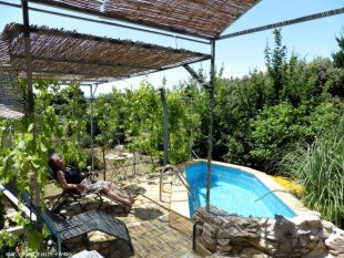 terras bij het zwembad