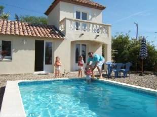 (Vakantie) woning: PRIJZEN ALL-IN: villa Iris met gratis WIFI en mooi uitzicht, met privé zwembad voorzien van inlooptrap en verlichting. Geschikt voor 5 personen te huur in Herault (Frankrijk).
