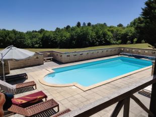 Zwembad vanaf buitenkeuken