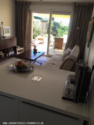 Kamer met grote schuifpui