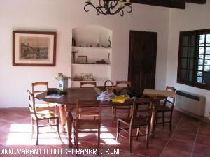 (Vakantie) woning: Heerlijk huis op groot terrein met zwembad voor 8 personen in Provence! te huur in Var (Frankrijk).
